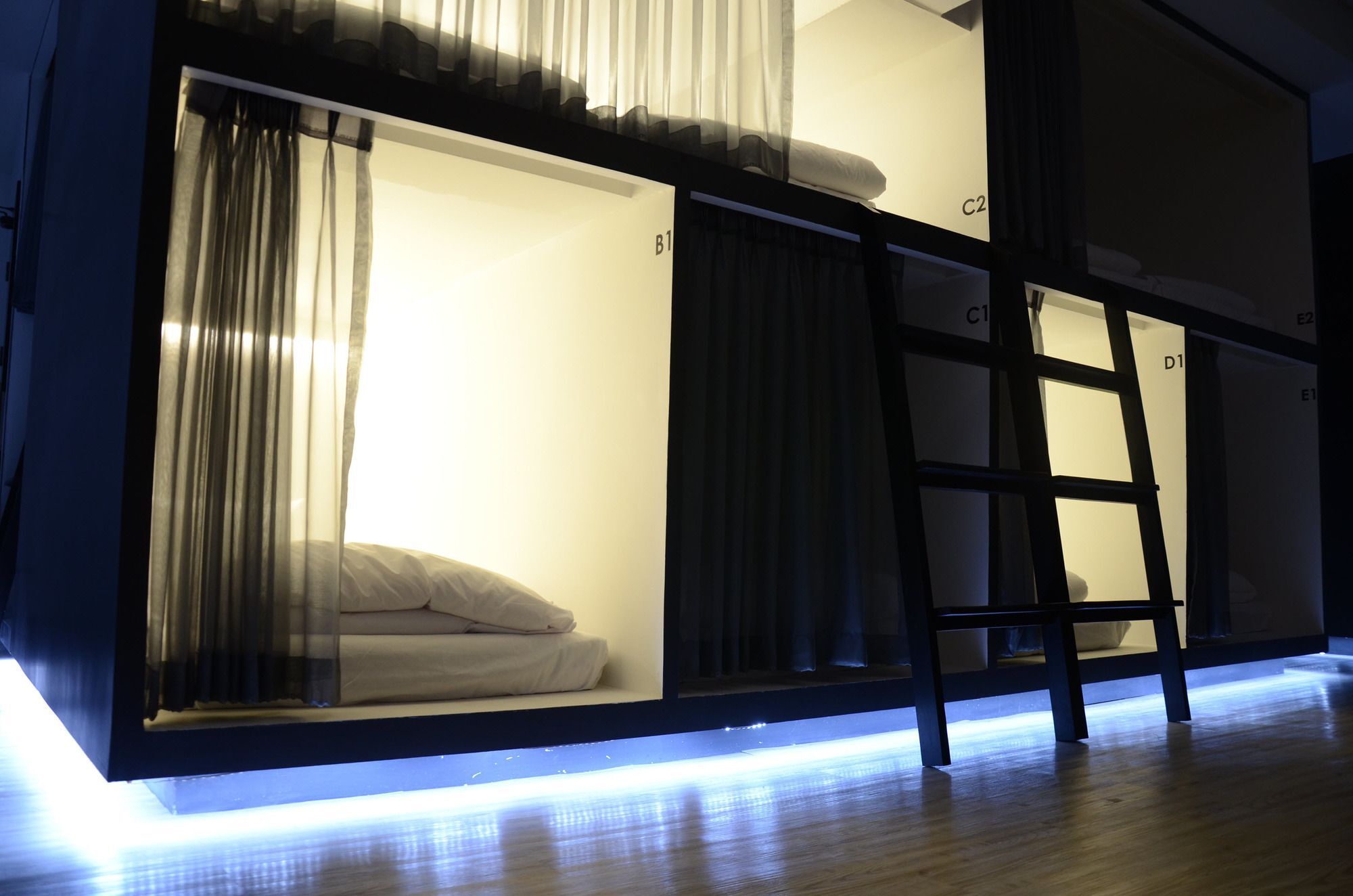 3 Howw Hostel At Sukhumvit 21 Bangkok Ngoại thất bức ảnh