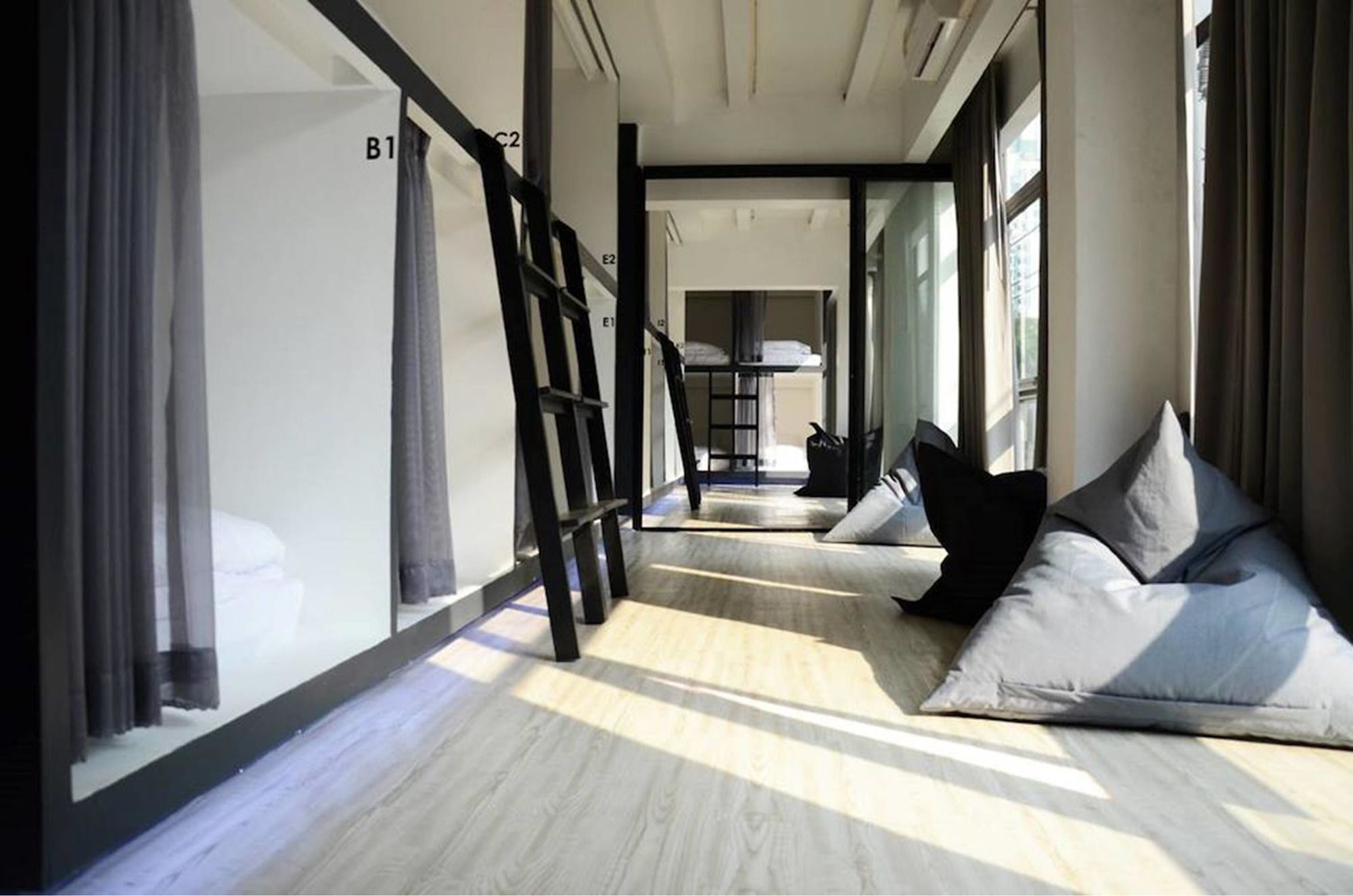3 Howw Hostel At Sukhumvit 21 Bangkok Ngoại thất bức ảnh